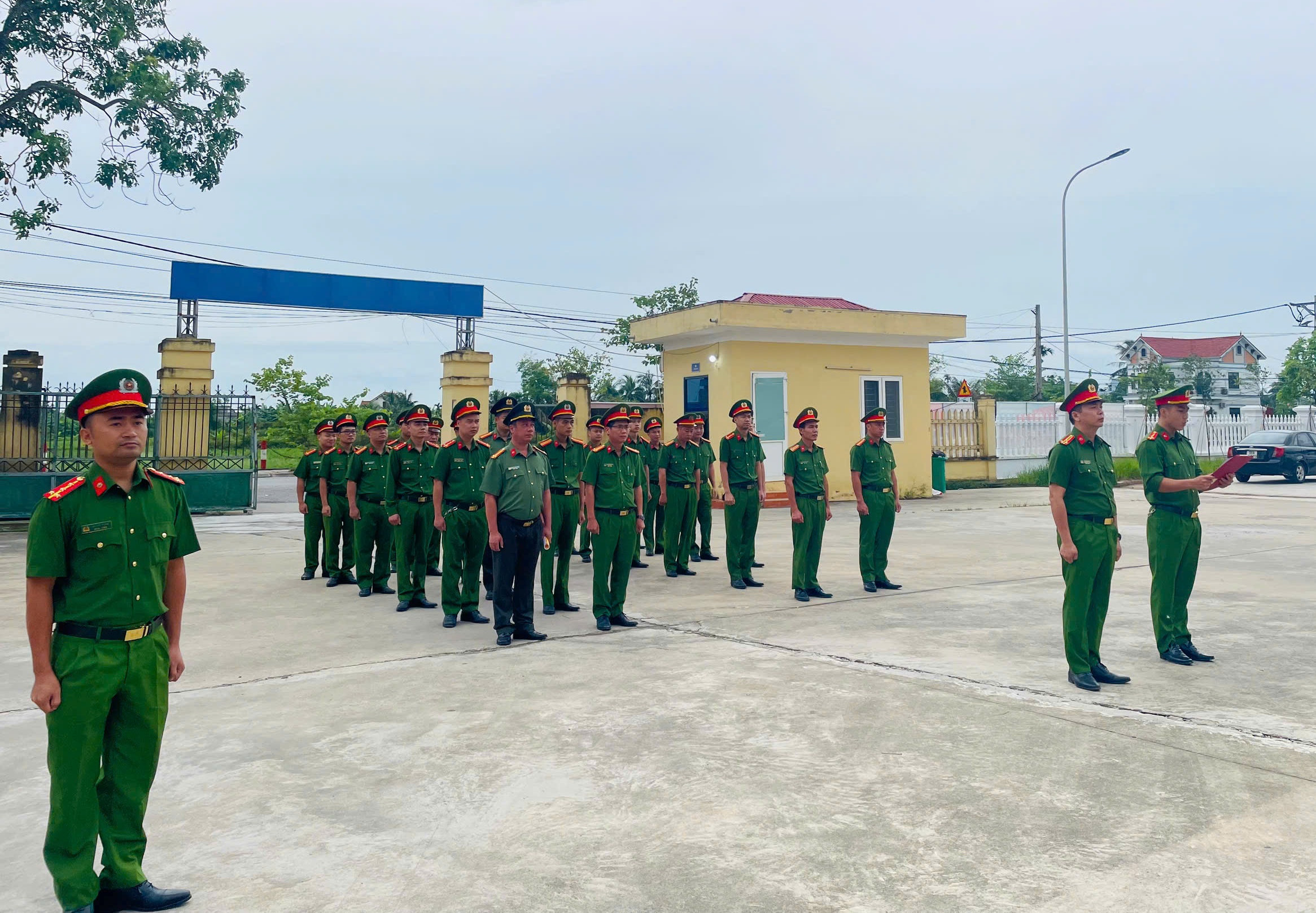 Công an xã Chí Minh tổ chức Lễ chào cờ đầu tháng 10 năm 2025.